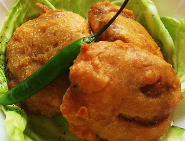 monsoon food culture of India, Bengali cuisine, alu chops 