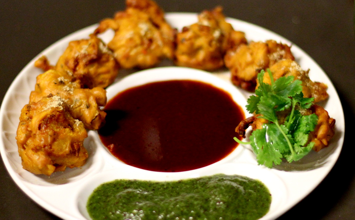 monsoon food culture of India, north indian foods, pakoras