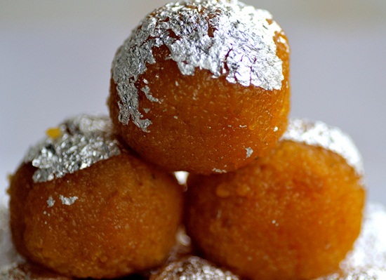 Indian sweets, festival sweets of India, varieties of laddu, motichur ke laddu 