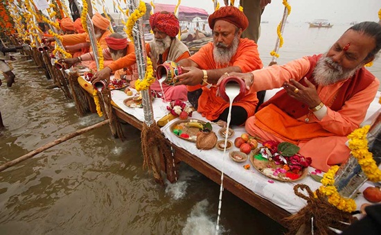 rare facts of kumbh mela India, travel to India during kumbh mela, Indian religious festivals, festivals in India 2014 