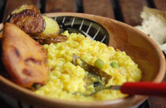 khichuri with maach bhaja, Indian Eagle travel blog, Bengali delicacies, Bengali menu