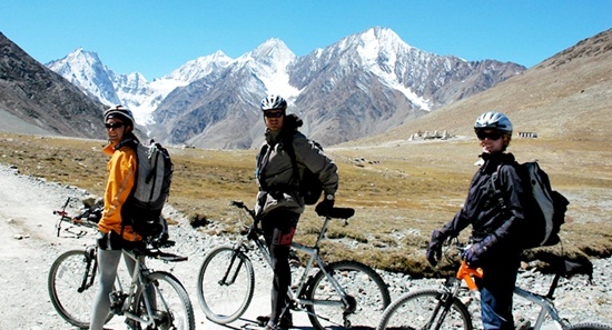 mountain biking in himalayas, kashmir adventure tourism