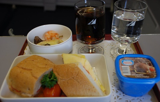 meals on philippine airlines flights, inflight entertainment systems, philippine airlines cheap flights 