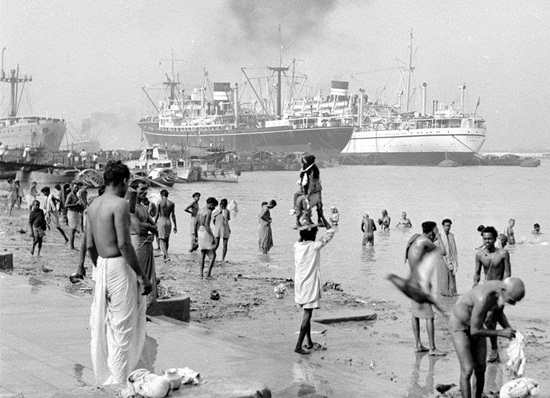 Hooghly riverfront of Calcutta in 1960s, pictures of old Calcutta