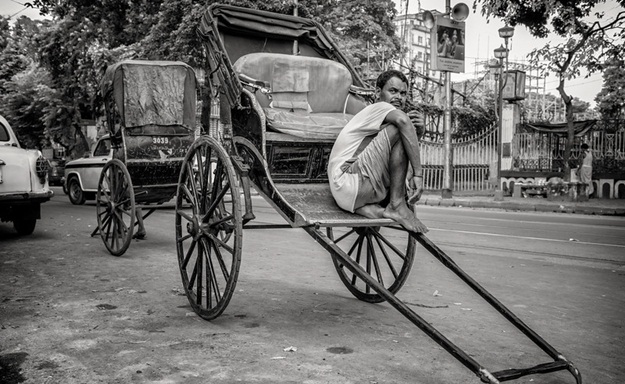 Hand pulled rickshaw and wall graffiti at Kumartuli Kolkata Calcutta West  Bengal India - bpm 150430 Stock Photo - Alamy