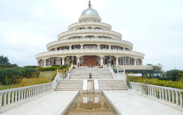 Art of Living for yoga in Bangalore, best yoga centers in India, IndianEagle travel magazine