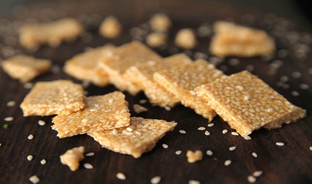 Til Chikki sweet, Makar sankranti delicacies, IndianEagle travel blog