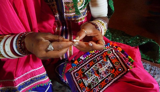 kutch embroidery, needlework of gujarat, what to buy in gujarat, gujarati handicrafs