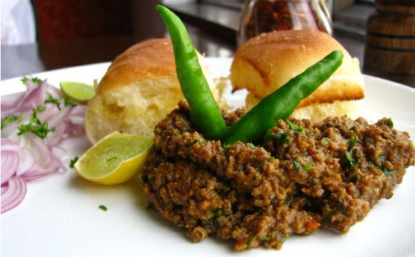 Mumbai Street Food Guide: What to Eat in Mumbai City