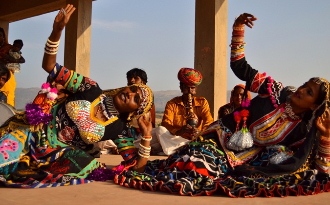 gypsy in pushkar camel fair, fairs & festivals of Rajasthan, fashion of kalbeliya women