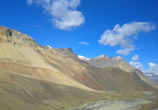 Road to Ladakh, Ladakh road trips, Indian travel bloggers 