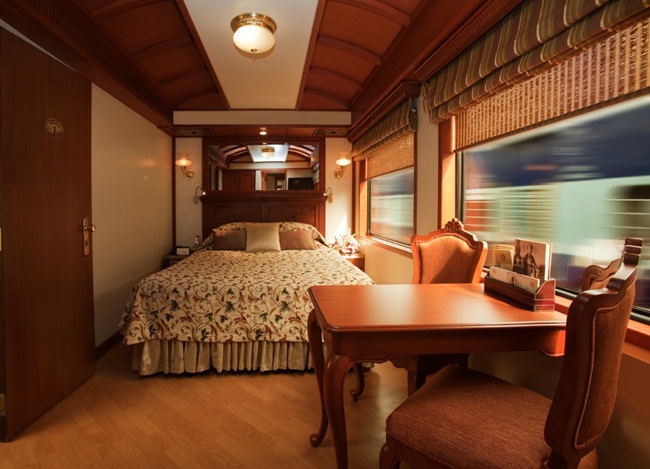 luxury trains in india, luxury train travel in India, heritage sites of India, Indian Eagle, travel to India