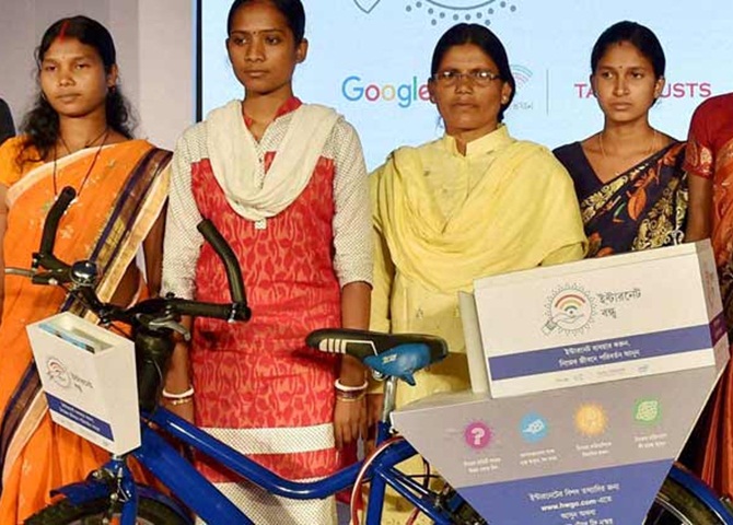 Internet Saathi, Google India, rural Bengal, women education, rural Indian women