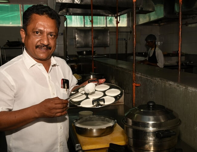 Chennai Eniyavan Mallipoo Idli, varieties of idli, inspiring stories India, Chennai food travel