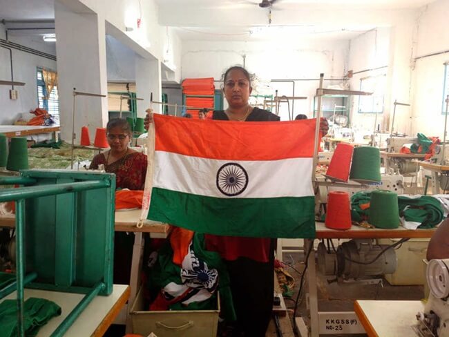 Bengeri Karnataka, Indian women at work, making of Tricolor Bengeri, Indian National Flag facts 